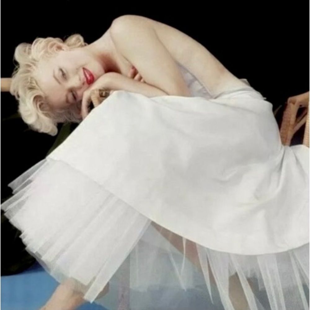 Marilyn Monroe RARE up close & PERSONAL print picture collection b&w photo - Picture 3 of 8